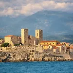 Апартаменты Old Town With Ac 320m From *
