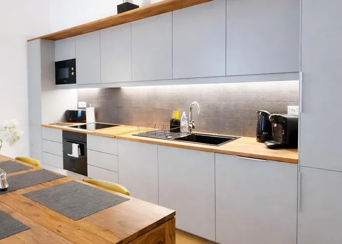 Old Town With Ac 320m From Apartman *